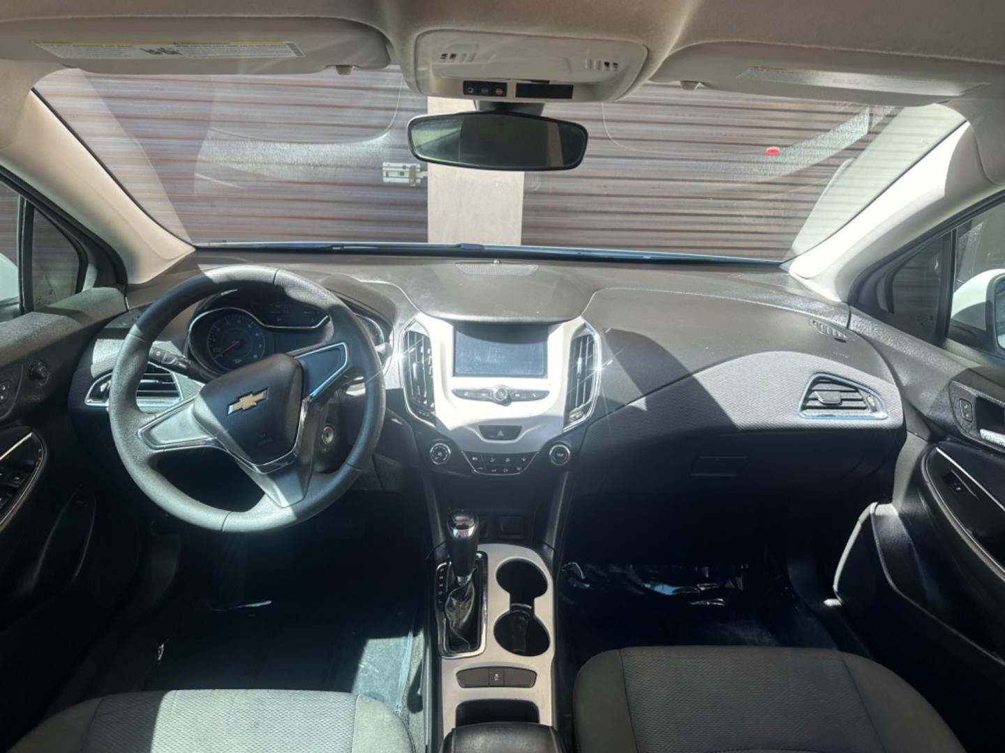 2018 WHITE /Black Chevrolet Cruze Cloth (1G1BC5SM6J7) with an 4Cylinder engine, Automatic transmission, located at 30 S. Berkeley Avenue, Pasadena, CA, 91107, (626) 248-7567, 34.145447, -118.109398 - Photo#20